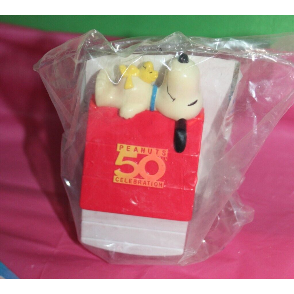 Peanuts 50th Anniversary Wendy's Kids Meal Snoopy Dog On Doghouse Toy In Package